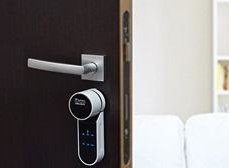 serrure connectee entr vachette à PARIS